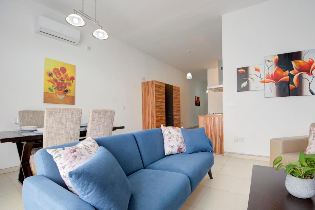 St Julians 2 Bedroom Apartment With Commanding Seaviews By Shortletsmalta سانت جوليان المظهر الخارجي الصورة