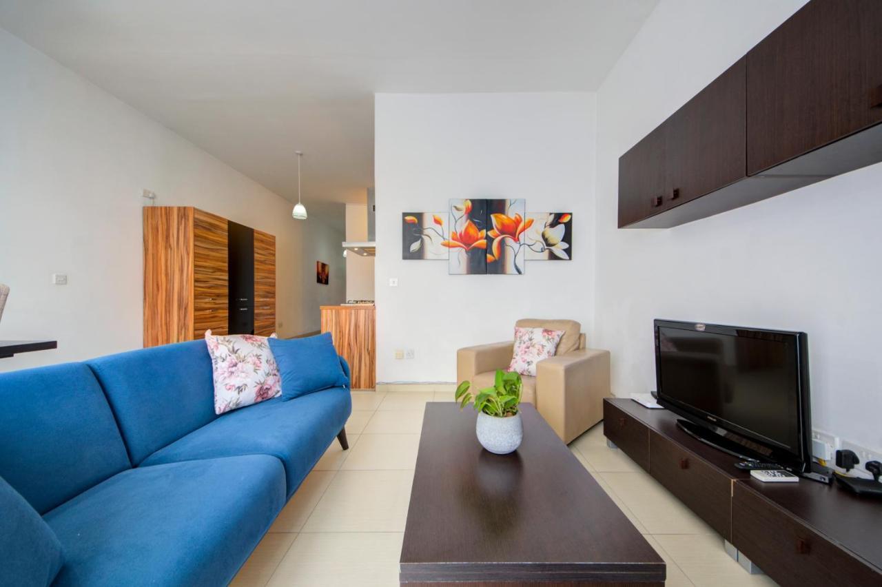St Julians 2 Bedroom Apartment With Commanding Seaviews By Shortletsmalta سانت جوليان المظهر الخارجي الصورة