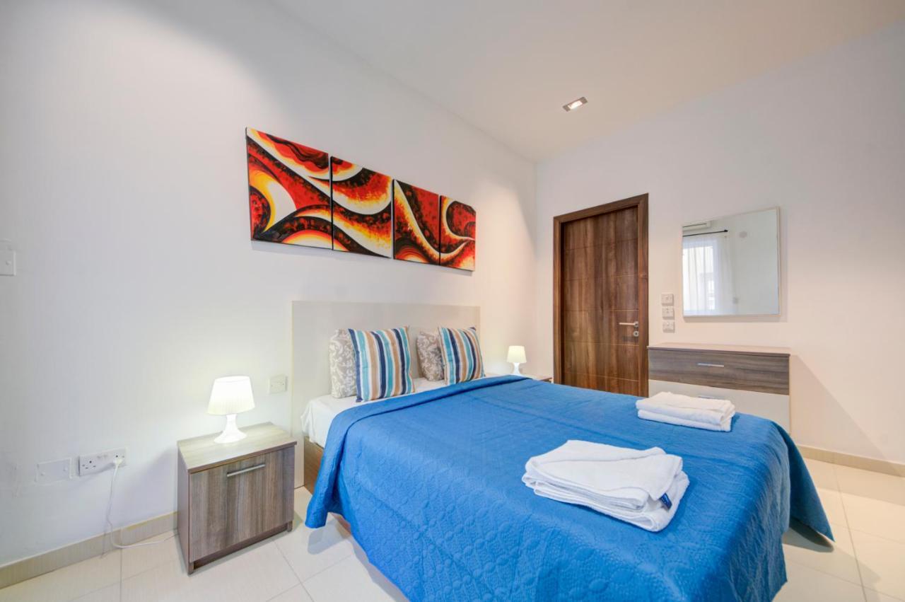 St Julians 2 Bedroom Apartment With Commanding Seaviews By Shortletsmalta سانت جوليان المظهر الخارجي الصورة