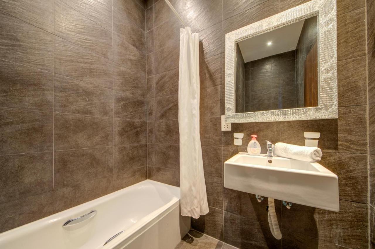 St Julians 2 Bedroom Apartment With Commanding Seaviews By Shortletsmalta سانت جوليان المظهر الخارجي الصورة